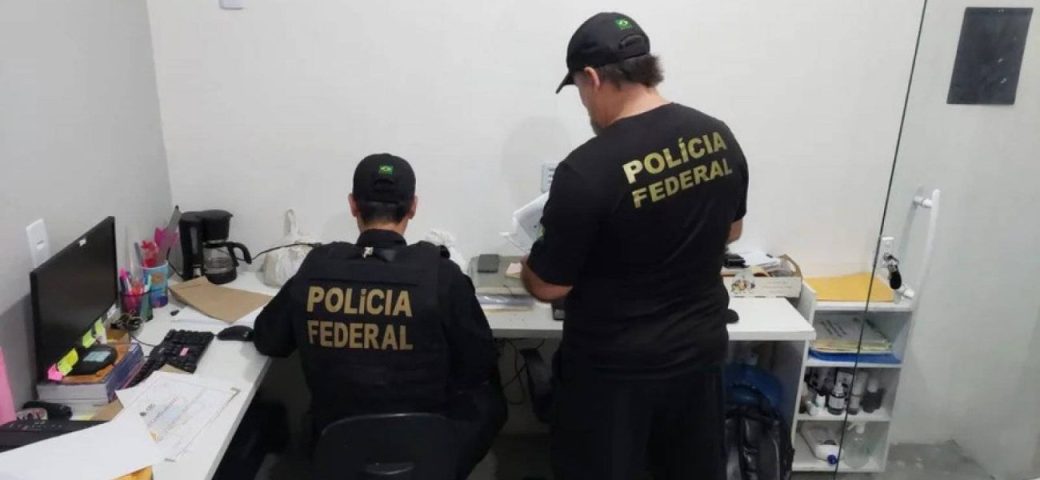 Operação da Polícia Federal mira esquema de diplomas falsos para atuação como vigilante