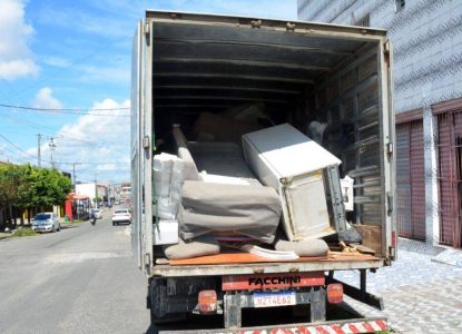 Prefeitura realiza ‘Operação Bota-Fora’ no Jardim Cruzeiro e recolhe cerca de 8 toneladas de resíduos