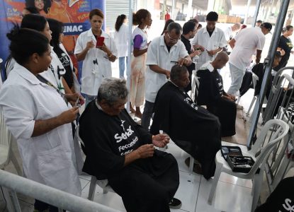 Mais de 800 atendimentos são realizados no primeiro mutirão Pop Rua Jud no Shopping Popular
