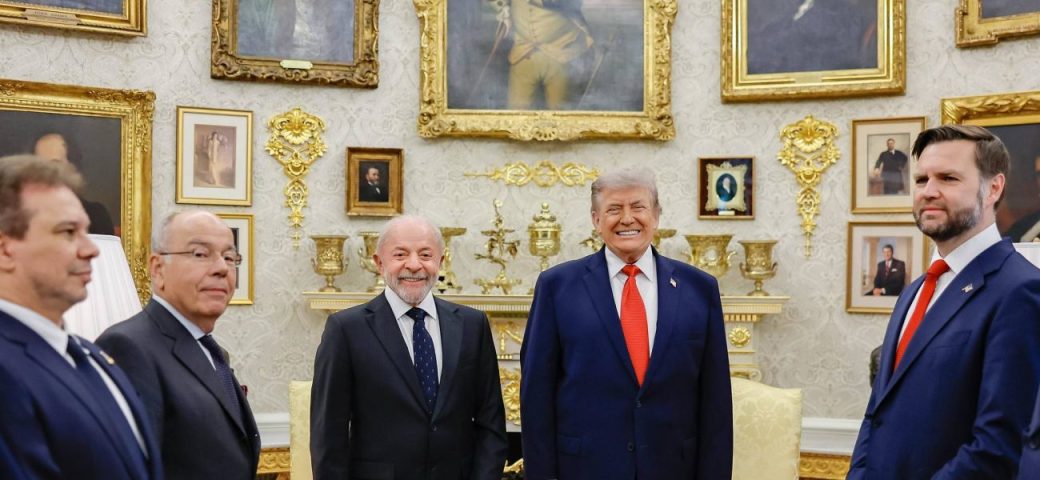 Nos Estados Unidos, Lula diz que discutiu terras raras e tarifas com Donald Trump