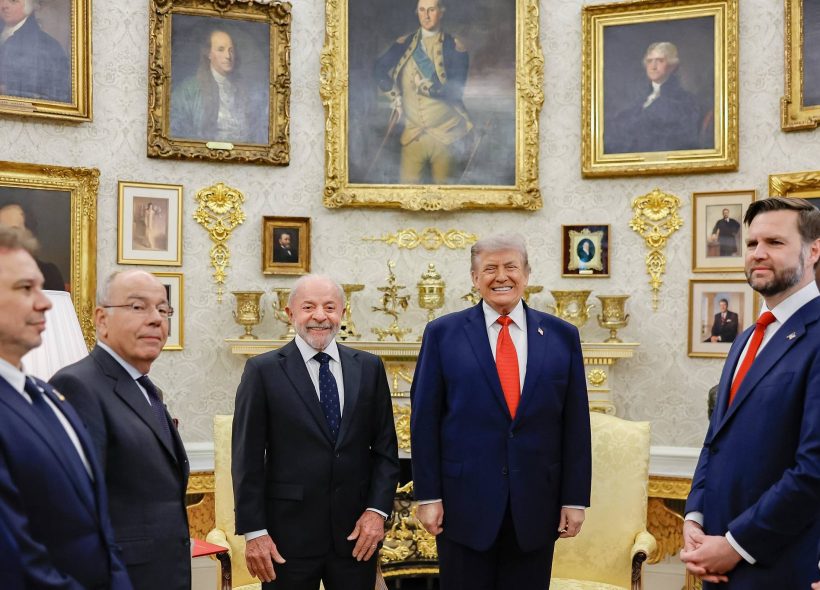 Nos Estados Unidos, Lula diz que discutiu terras raras e tarifas com Donald Trump
