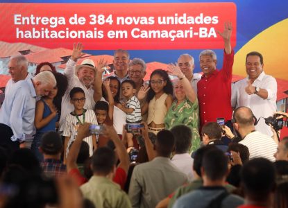 Com presença de Lula e Jerônimo Rodrigues, 384 famílias ganham um novo lar em Camaçari