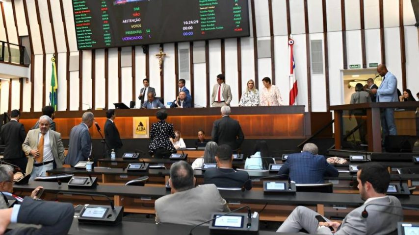 Assembleia Legislativa aprova projeto que garante instalação de recarga para carros elétricos em condomínios