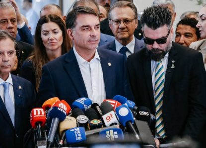 Flávio Bolsonaro confirma encontro com Daniel Vorcaro após banqueiro ter sido preso