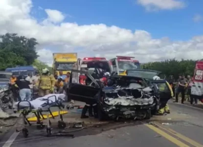 Batida entre carros deixa quatro feridos em trecho da BR-116