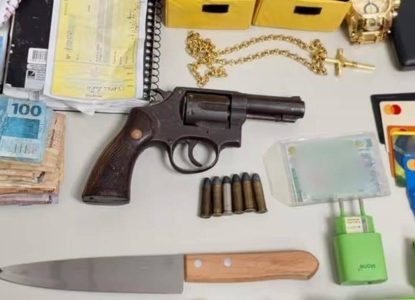 Homem é preso com arma, faca e dinheiro no bairro Asa Branca, em Feira de Santana