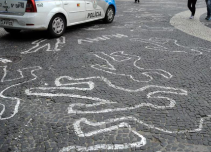 Brasil tem menor taxa de homicídios em 11 anos, mas ainda registra 42,6 mil casos, segundo Atlas da Violência