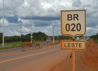 Batida frontal entre carretas deixa uma pessoa morta na BR-020, no oeste baiano