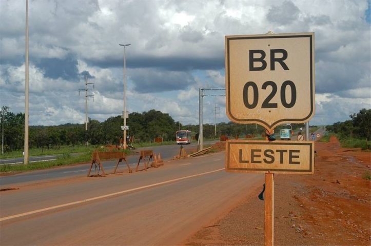 Batida frontal entre carretas deixa uma pessoa morta na BR-020, no oeste baiano