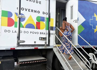 Durante um mês, carreta do Agora Tem Especialistas atenderá mulheres em Feira de Santana