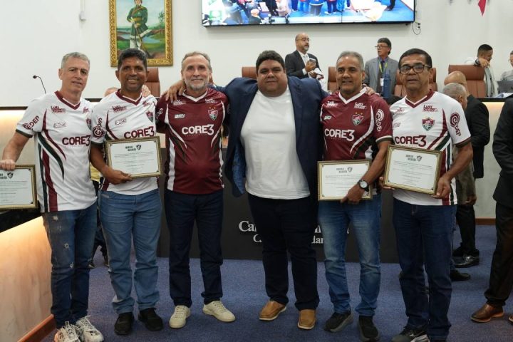 CEO da SAF do Fluminense de Feira homenageia ex-jogadores na Tribuna Livre da Câmara Municipal