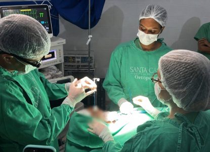 Santa Casa de Feira de Santana realiza primeira cirurgia de reabilitação de voz pelo SUS no interior da Bahia