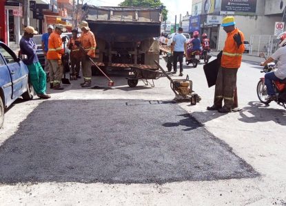 SOMA mobiliza quatro equipes para manutenção de vias públicas em Feira de Santana