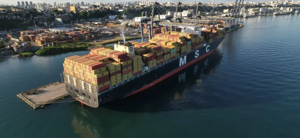 Bahia recebe navio com toneladas de materiais para obras da Ponte Salvador–Itaparica