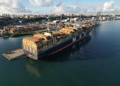 Bahia recebe navio com toneladas de materiais para obras da Ponte Salvador–Itaparica