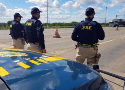 Engavetamento com sete veículos deixa um morto na BR-242