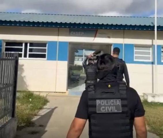 Mãe das três crianças carbonizadas durante incêndio em Serrinha é presa