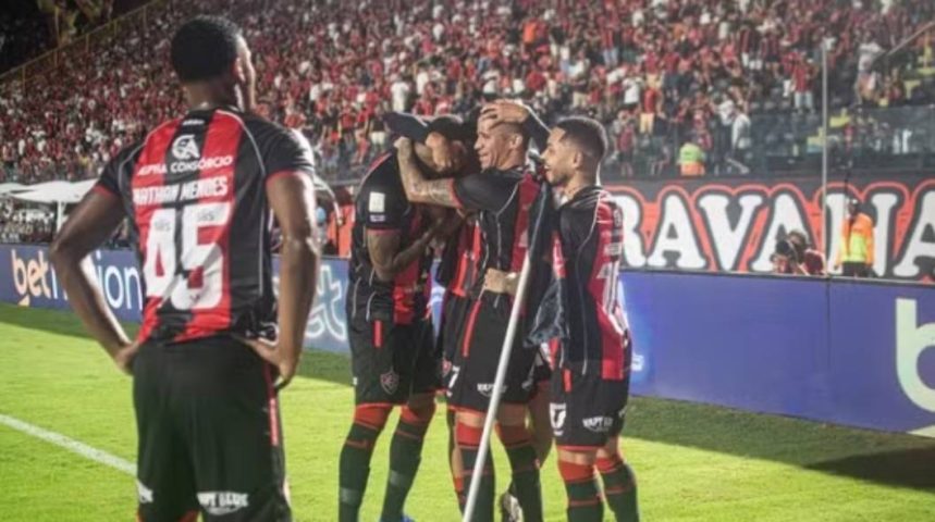 Vitória goleia Coritiba e dá salto na classificação do Brasileirão Série A 2026