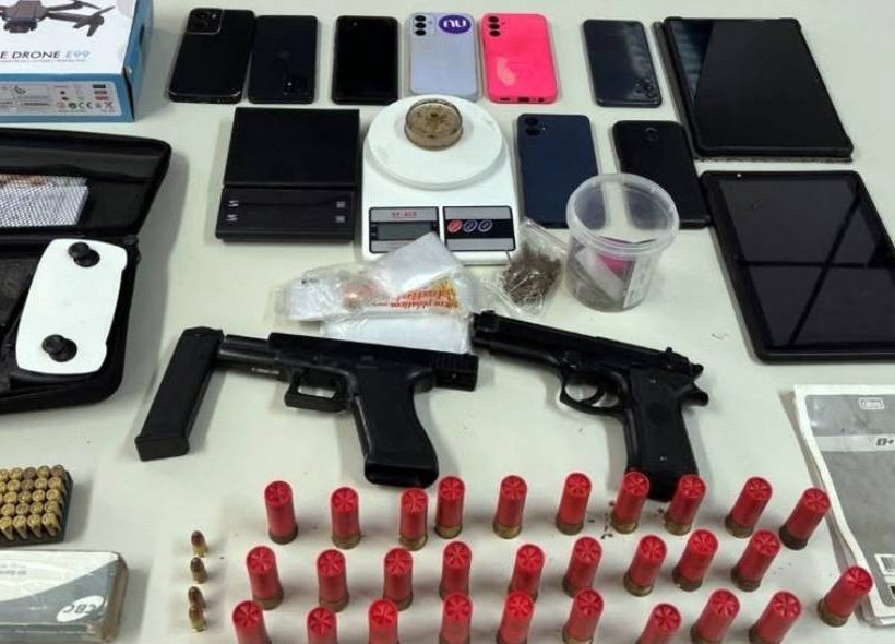 Suspeito de homicídio é preso com arma, munições, drogas e drone em Feira de Santana