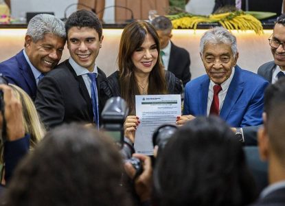 Primeira-dama da Bahia, Tatiana Velloso recebe Medalha Princesa do Sertão e cidadania feirense