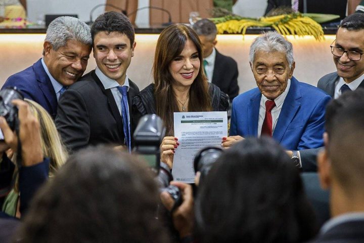 Primeira-dama da Bahia, Tatiana Velloso recebe Medalha Princesa do Sertão e cidadania feirense