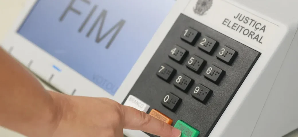 Tribunal Superior Eleitoral inicia teste das urnas eleitorais