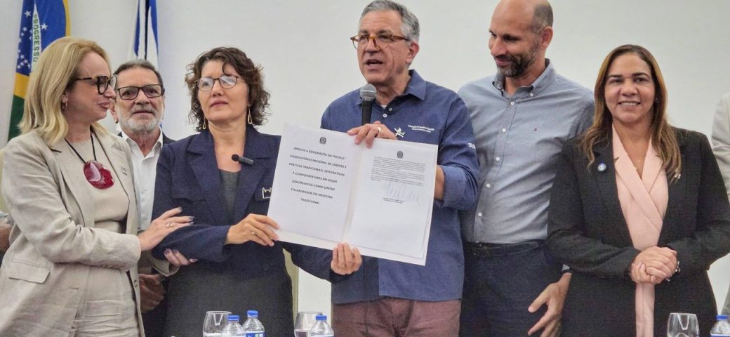 Na Bahia, Alexandre Padilha, ministro da Saúde, autoriza medidas para práticas integrativas no SUS