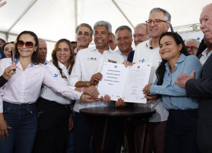 Em cerimônia com ministro da Saúde, ordem de serviço para construção de maternidade em Lauro de Freitas é assinada