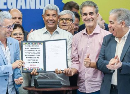 Jerônimo Rodrigues sanciona lei e Teatro do Centro de Convenções agora se chama Carlos Pitta