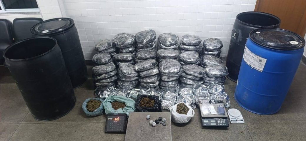 Polícia Militar retira 100kg de maconha de circulação após apreensão no bairro Tomba, em Feira de Santana