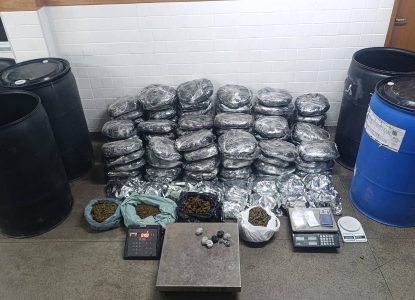 Polícia Militar retira 100kg de maconha de circulação após apreensão no bairro Tomba, em Feira de Santana