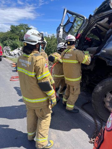 Homem morre após veículo cair de ponte na BR-116, em Feira de Santana, e Bombeiros fazem alerta