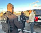 Apontados como líderes de facção, casal preso na Bolívia chega à Bahia; homem ficará custodiado em Serrinha
