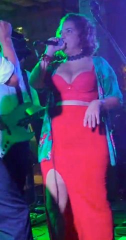 Kareen Mendes celebra samba raiz na ressaca do carnaval em Conceição do Jacuípe