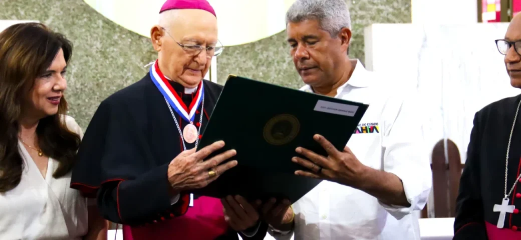 Dom Itamar Vian é condecorado com Ordem 2 de Julho, uma das maiores comendas da Bahia