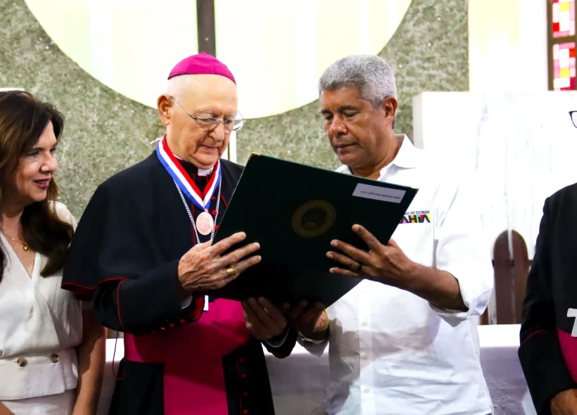 Dom Itamar Vian é condecorado com Ordem 2 de Julho, uma das maiores comendas da Bahia