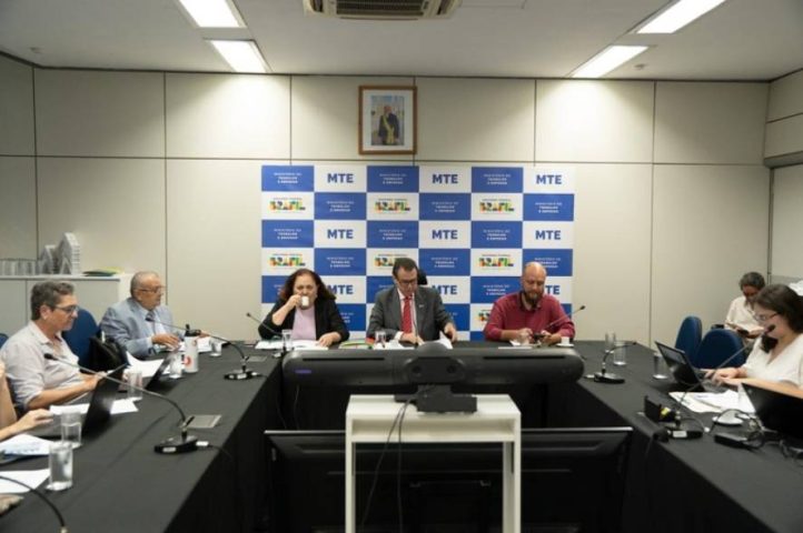 Brasil gerou 85.888 empregos em abril e acumula saldo de 699.762 vagas formais em 2026