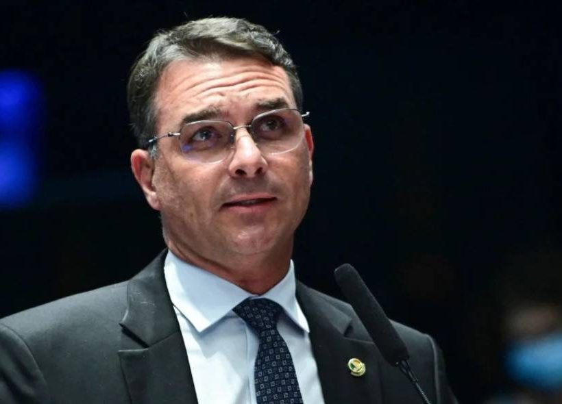 Após crise com Vorcaro, Flávio Bolsonaro troca coordenador de campanha