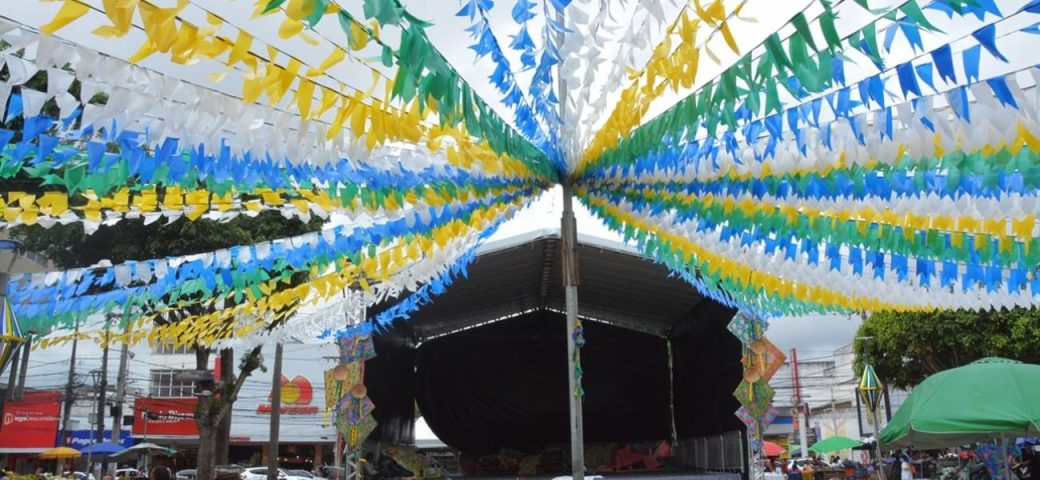 Praça Bernadino Bahia está pronta para Arraiá do Comércio 2026; festa começa no sábado, 6
