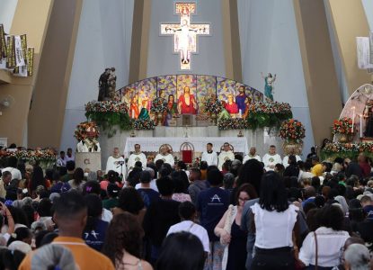 Missa dos Romeiros reúne fiéis e reforça tradição de fé durante Trezenário de Santo Antônio em Feira de Santana
