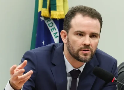 Ministro da Fazenda afirma que declaração do Imposto de Renda poderá ser automática em até três anos.