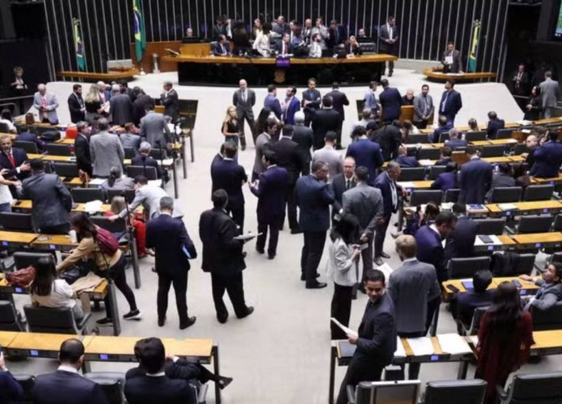 Governo retira urgência de projeto sobre fim da escala 6x1 e libera pauta da Câmara