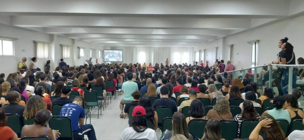 Professores da rede privada da Bahia voltam a se reunir em assembleia e tendência é de aprovação da greve