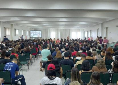 Professores da rede privada da Bahia voltam a se reunir em assembleia e tendência é de aprovação da greve