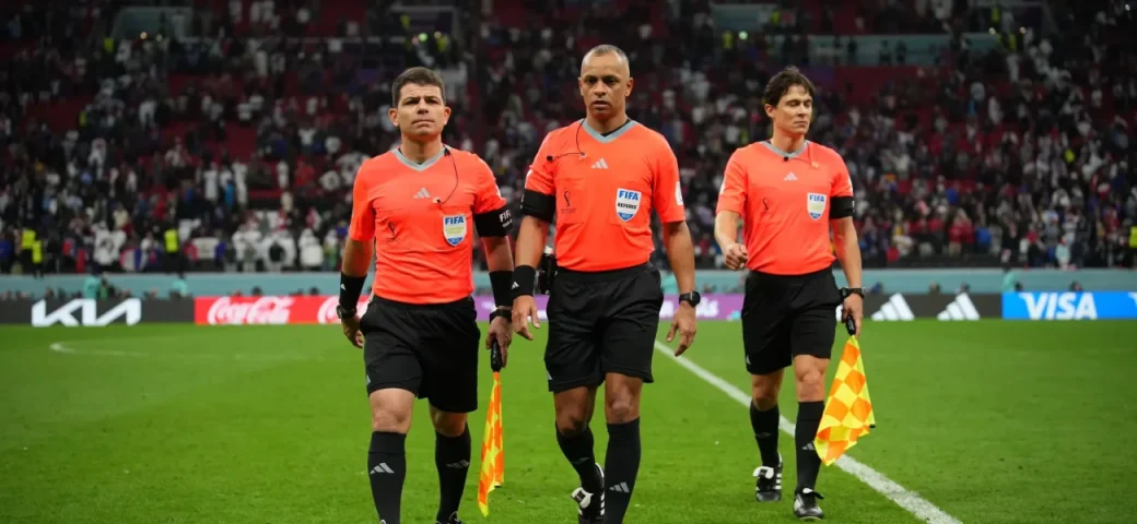 Trio brasileiro apita abertura da Copa do Mundo 2026, no México