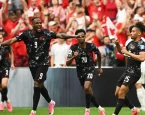 Canadá goleia Catar em jogo marcado por lesão e expulsões na Copa do Mundo