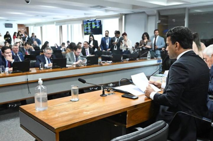 Comissão do Senado aprova PEC que reduz idade de aposentadoria de agentes de saúde e endemias