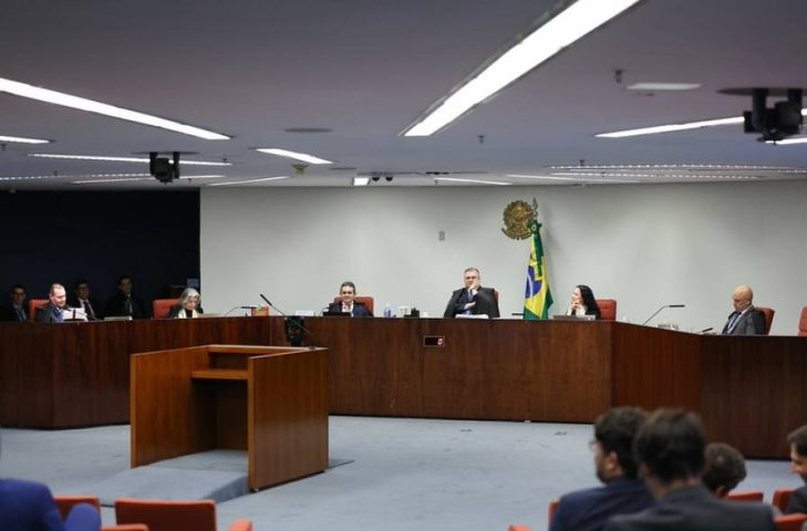 Após condenação, Primeira Turma do STF impõe pena de 4 anos e 2 meses para Eduardo Bolsonaro