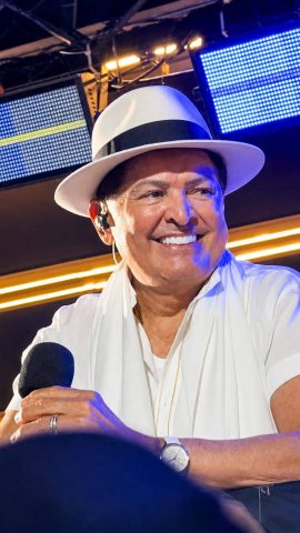 Alcymar Monteiro recebe título de cidadão cruzalmense durante show em pré-São João no município