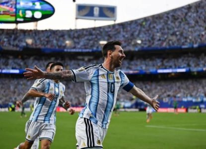 Messi dá show! camisa 10 anota hat-trick e garante atuação de gala da Argentina contra a Argélia